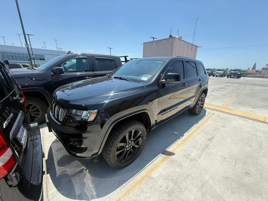 2017 Jeep Grand Cherokee Altitude 4WD's photo