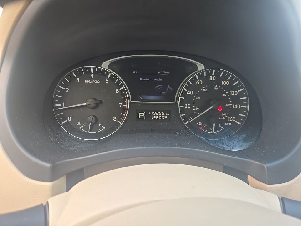 Used 2015 White Nissan 2.5 SL image 12