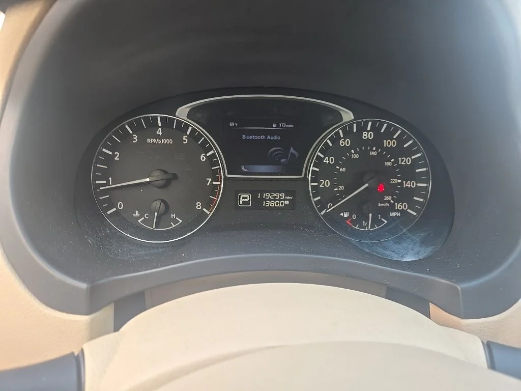 Used 2015 White Nissan 2.5 SL image 12