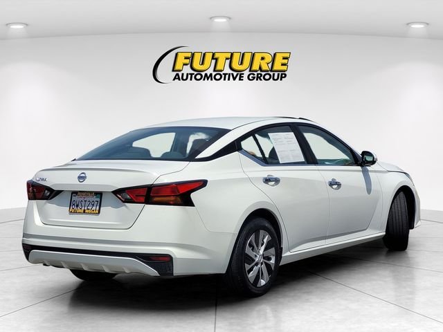 Used 2021 White Nissan 2.5 S image 4