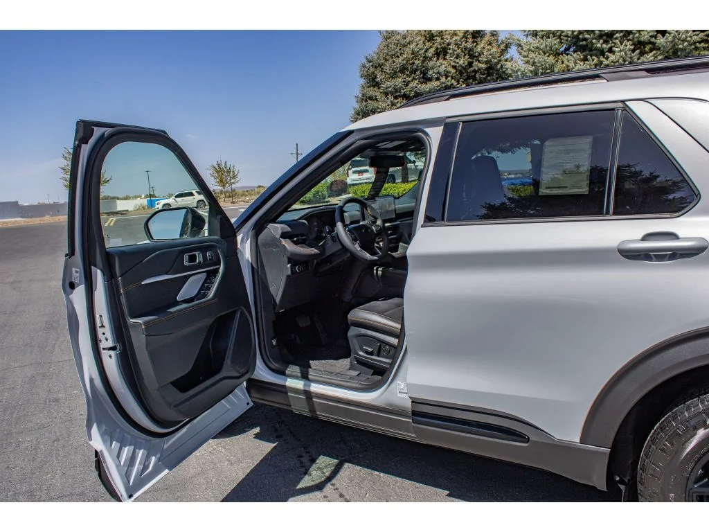 New 2026 Space White Metallic Ford Tremor® image 23