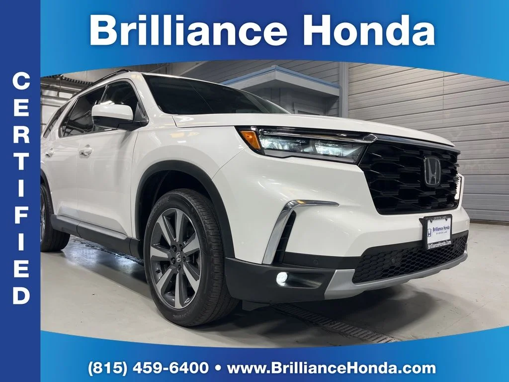 2025 Honda Pilot Touring AWD's photo