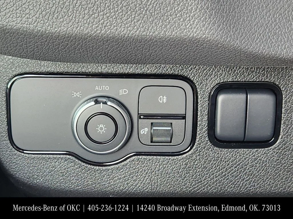 Used 2025 Arctic White Mercedes-Benz Cargo 144 WB image 24