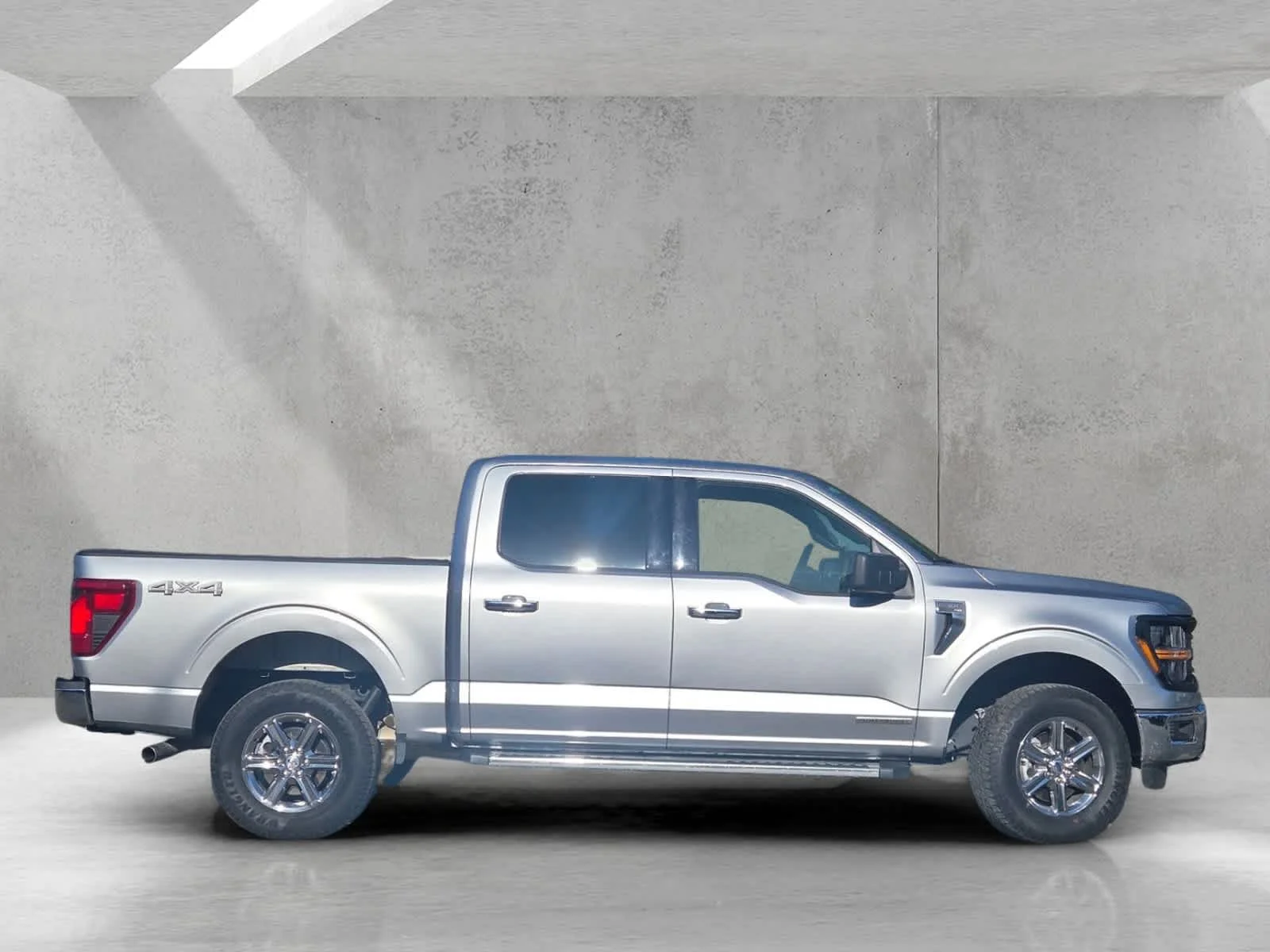 Used 2025  Ford XLT image 3