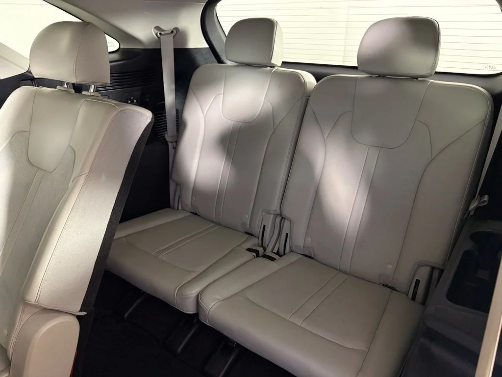 Used 2022 White Kia S image 41