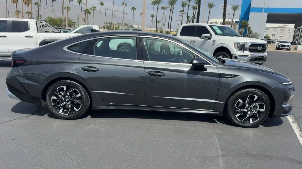 Used 2025 Gray Hyundai SEL image 2