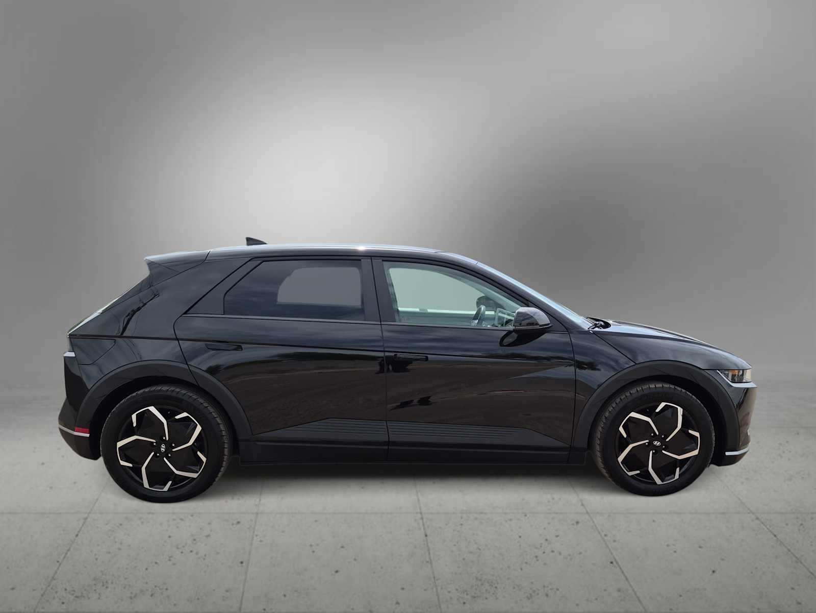 Certified Used 2024 Abyss Black Hyundai SEL image 9