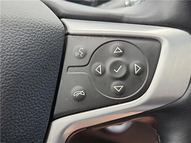 Used 2024 Riptide Metallic GMC SLT Front-Wheel Drive image 17