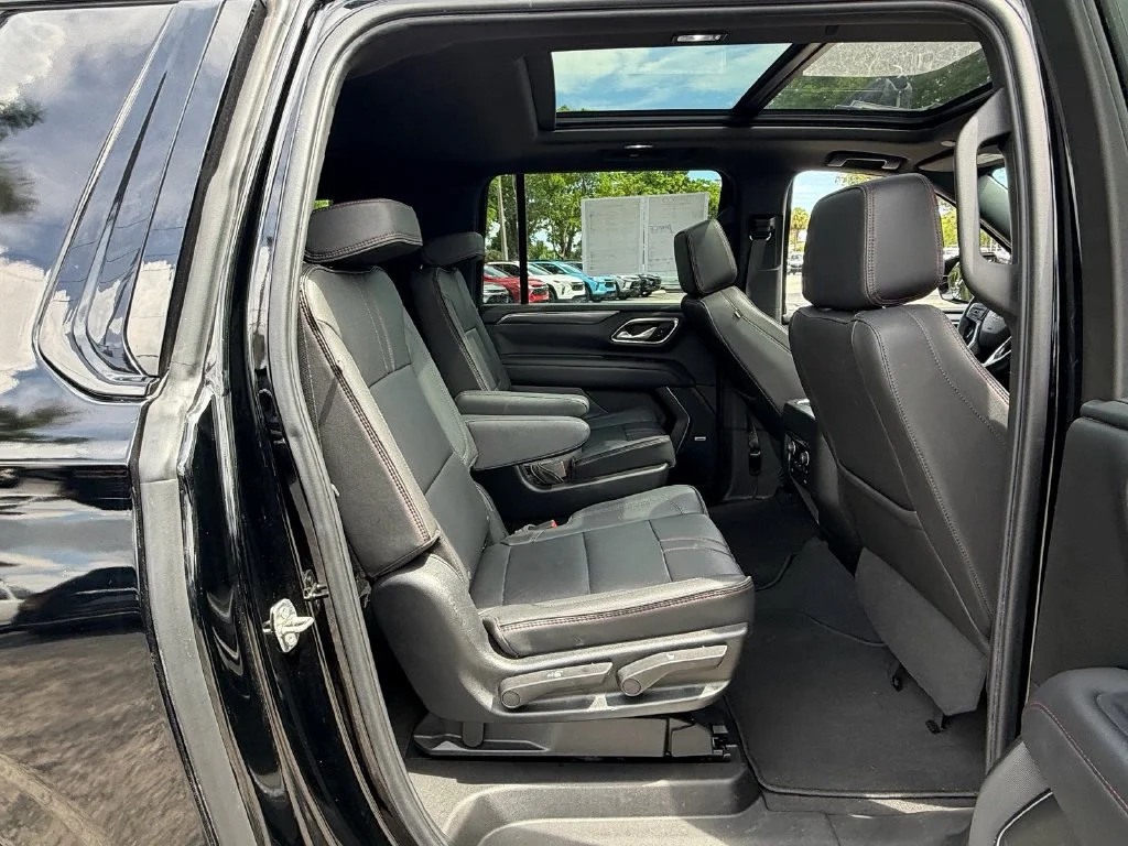 Used 2023 BLACK Chevrolet RST image 18