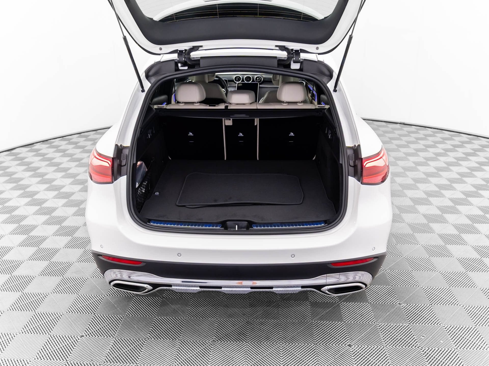 New 2026 Polar White Mercedes-Benz GLC 300 image 64