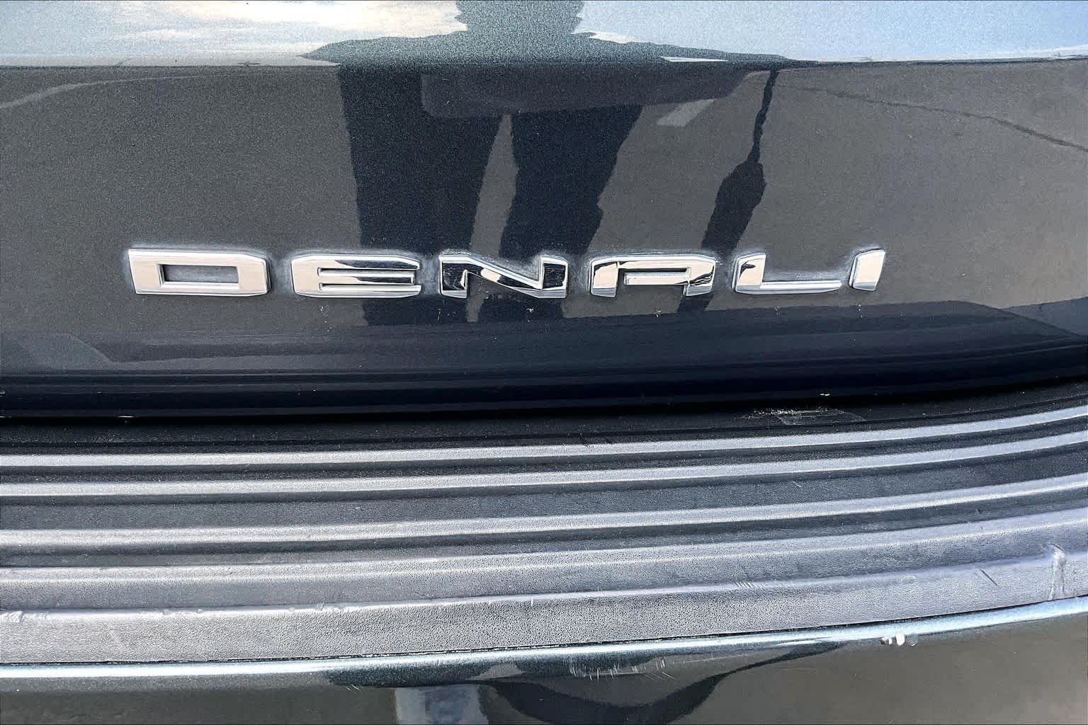2021 GMC Yukon Denali - Photo 26