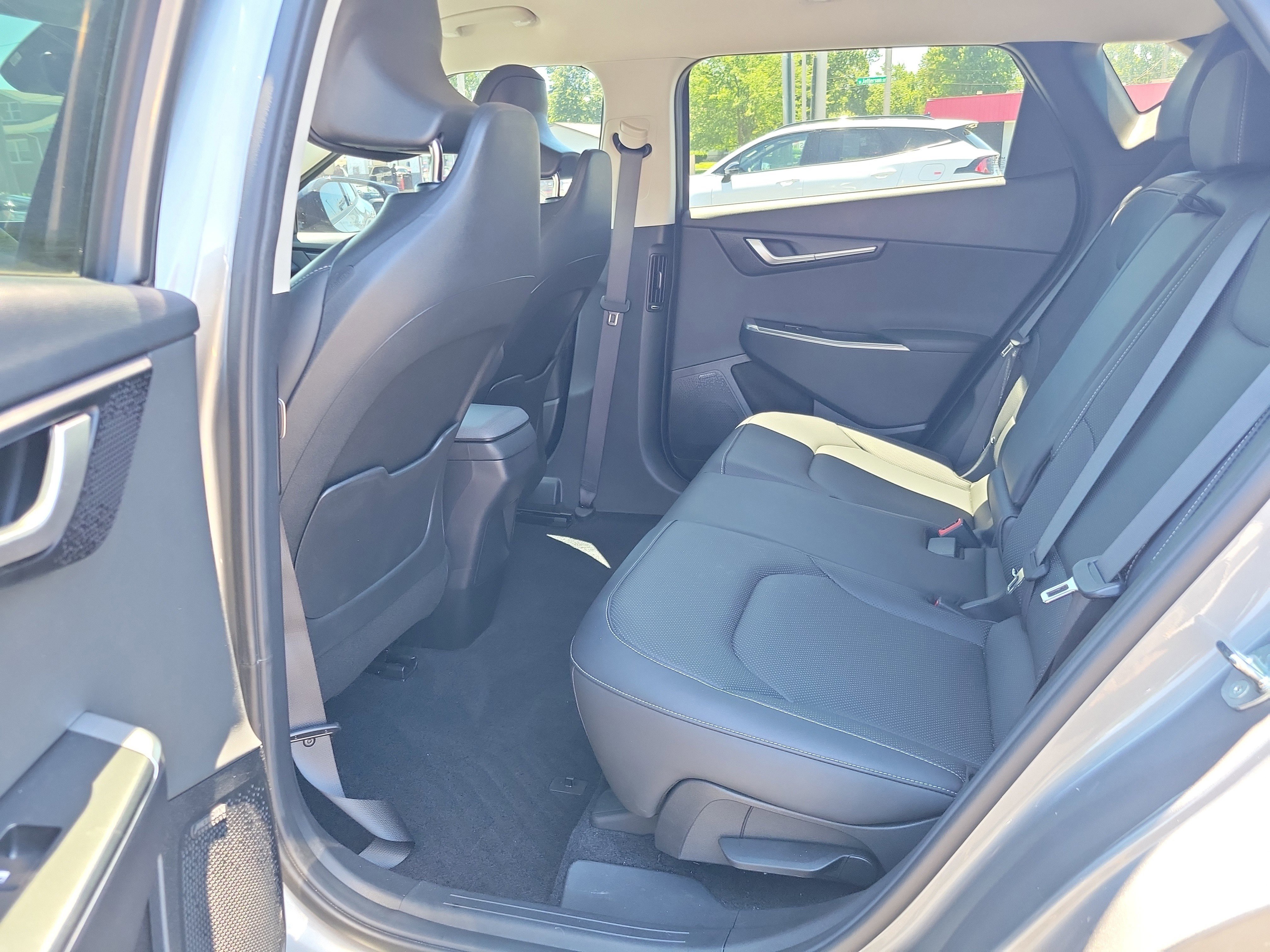 Used 2023 Steel Gray Kia Wind image 12