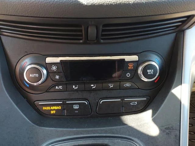 Used 2015 Gold Ford SE image 17