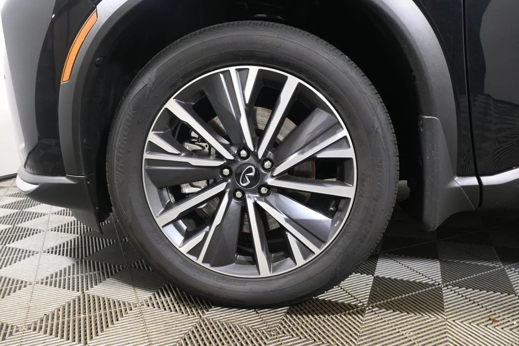 New 2027 Black INFINITI LUXE image 12