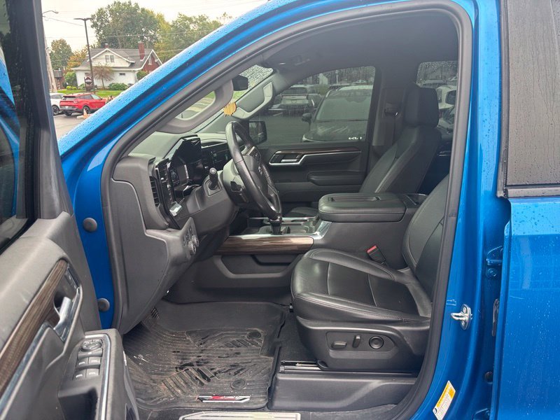 Used 2022 Blue Chevrolet RST image 9
