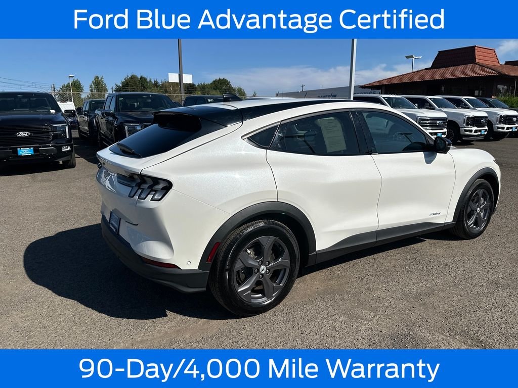 Used 2023 White Ford Select image 8