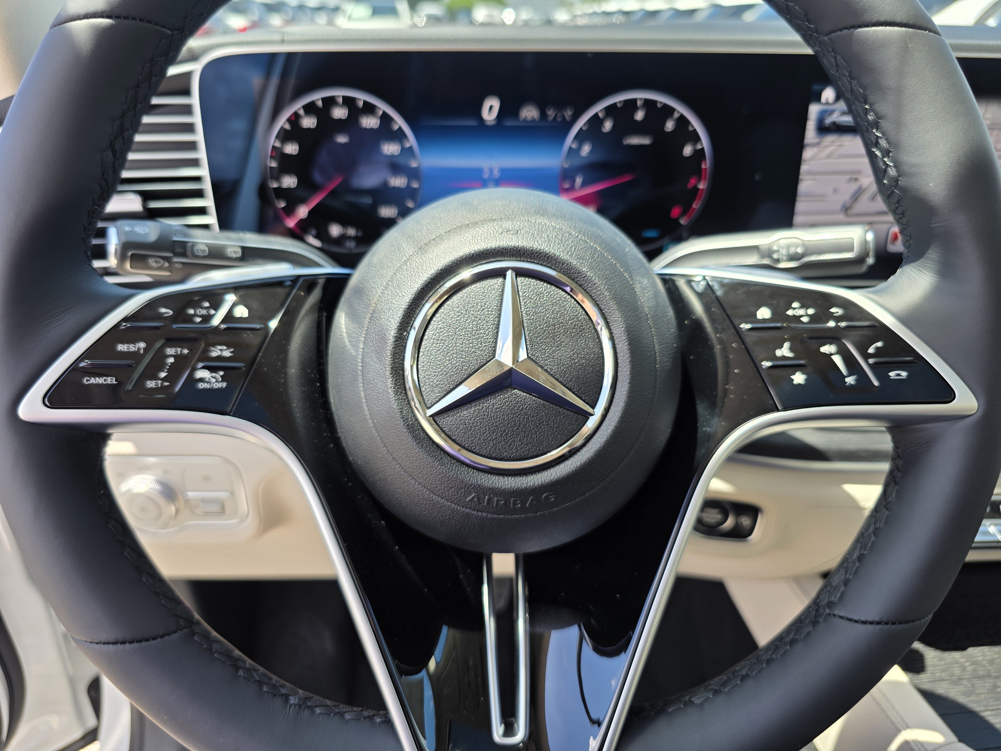New 2026 MANUFAKTUR Moonlight White Metallic Mercedes-Benz GLE 350 image 48