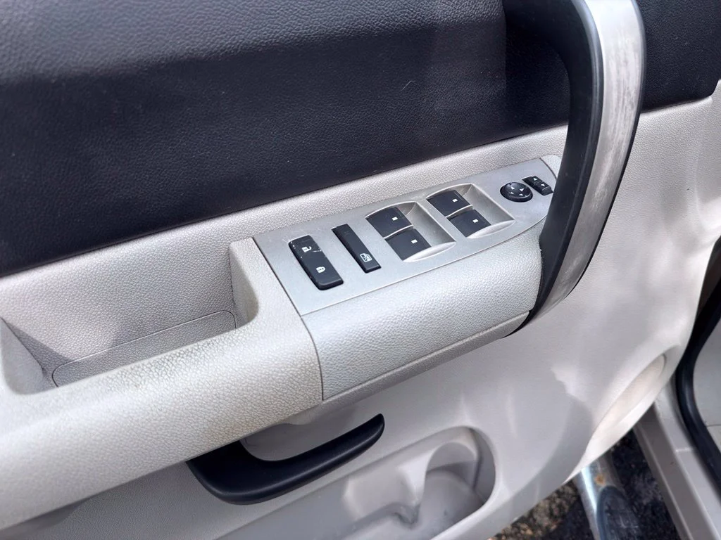 Used 2008 Silver Chevrolet LT image 18