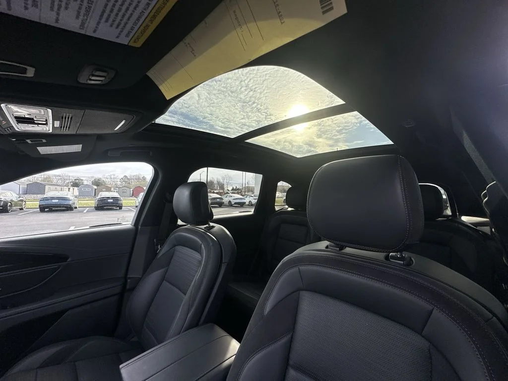 Used 2025 Silver Lincoln Reserve image 22