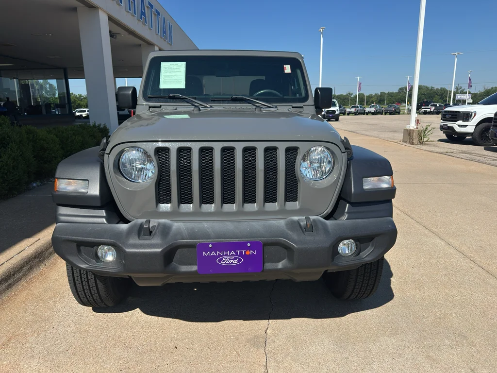 Used 2018 Sting-Gray Clearcoat Jeep Sport image 8