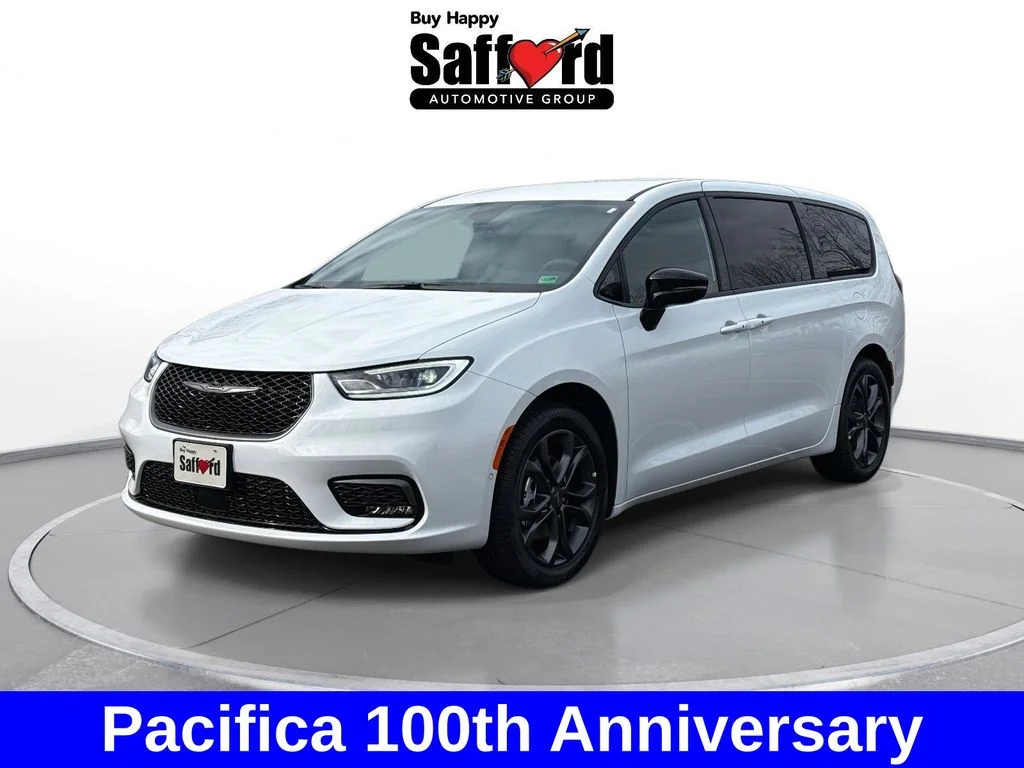 2026 Chrysler Pacifica Select's photo