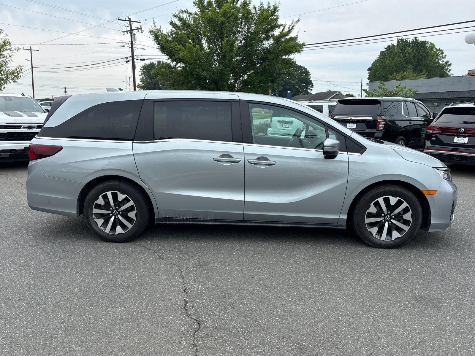 Used 2025  Honda EX-L image 6