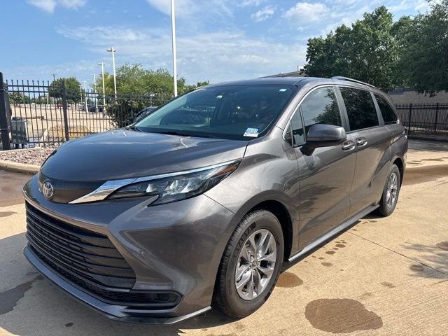 2024 Toyota Sienna LE
