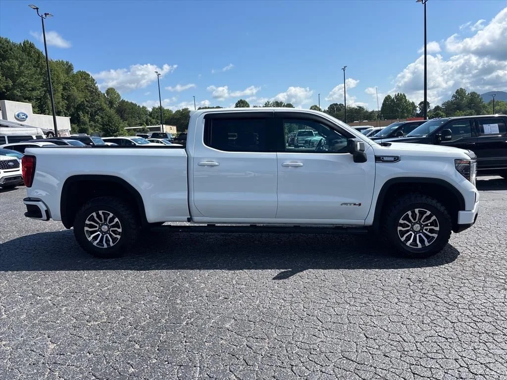 Used 2022 White GMC AT4 image 9