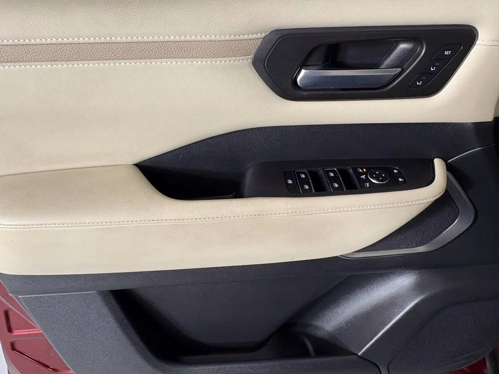 Used 2025 Red Nissan Platinum Reserve image 20