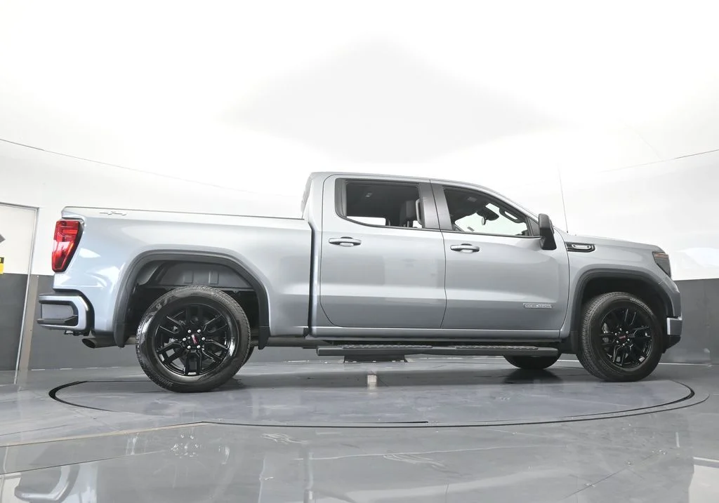 Used 2025 Sterling Metallic GMC Elevation image 57