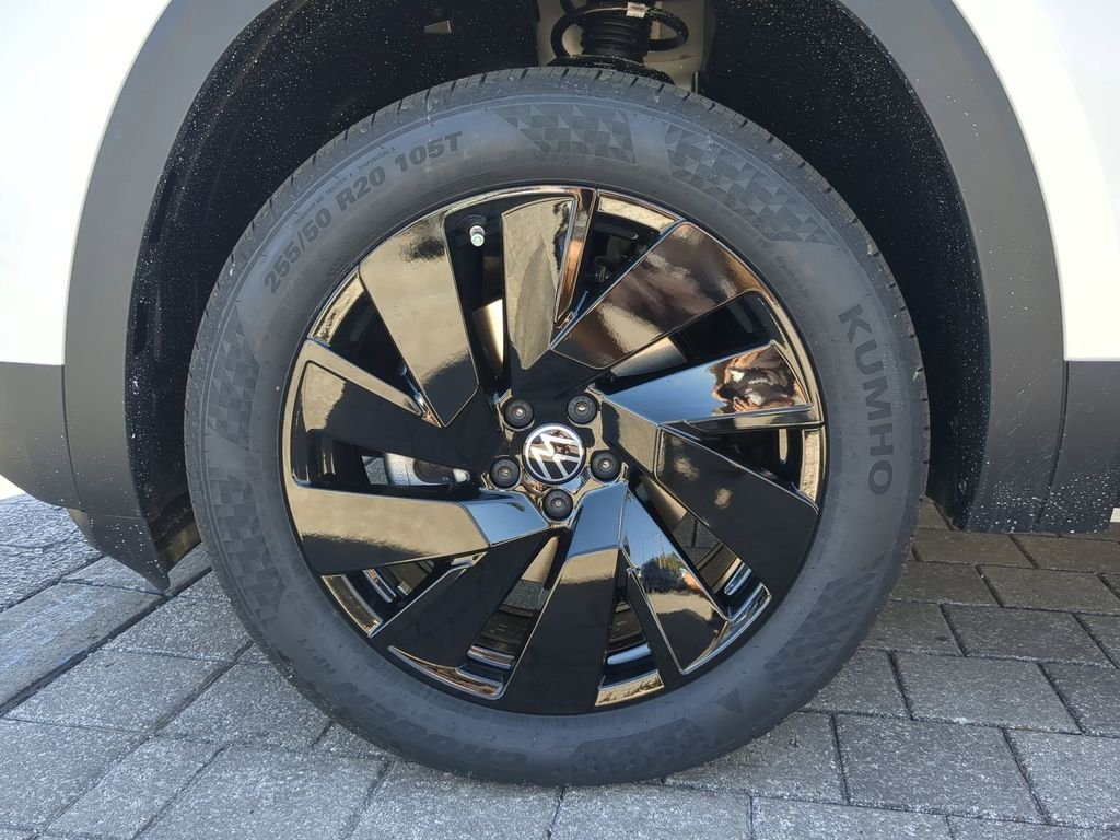 New 2026 White/off-white Volkswagen 2.0T SE w/Technology image 33
