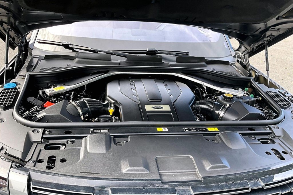 Used 2023 Black Land Rover SE image 9