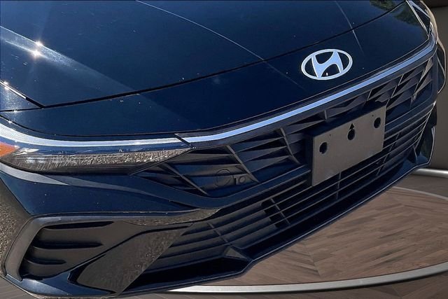 Used 2025 Black Hyundai SEL Sport image 25