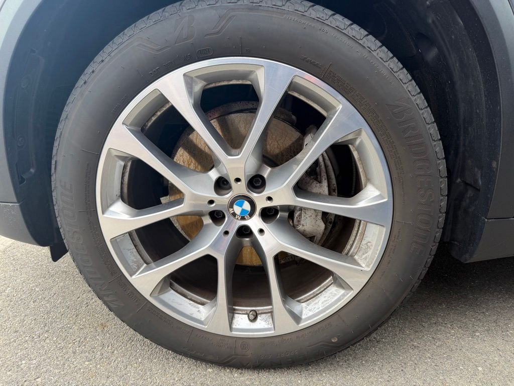 Certified Used 2025 Not Available BMW xDrive40i image 6