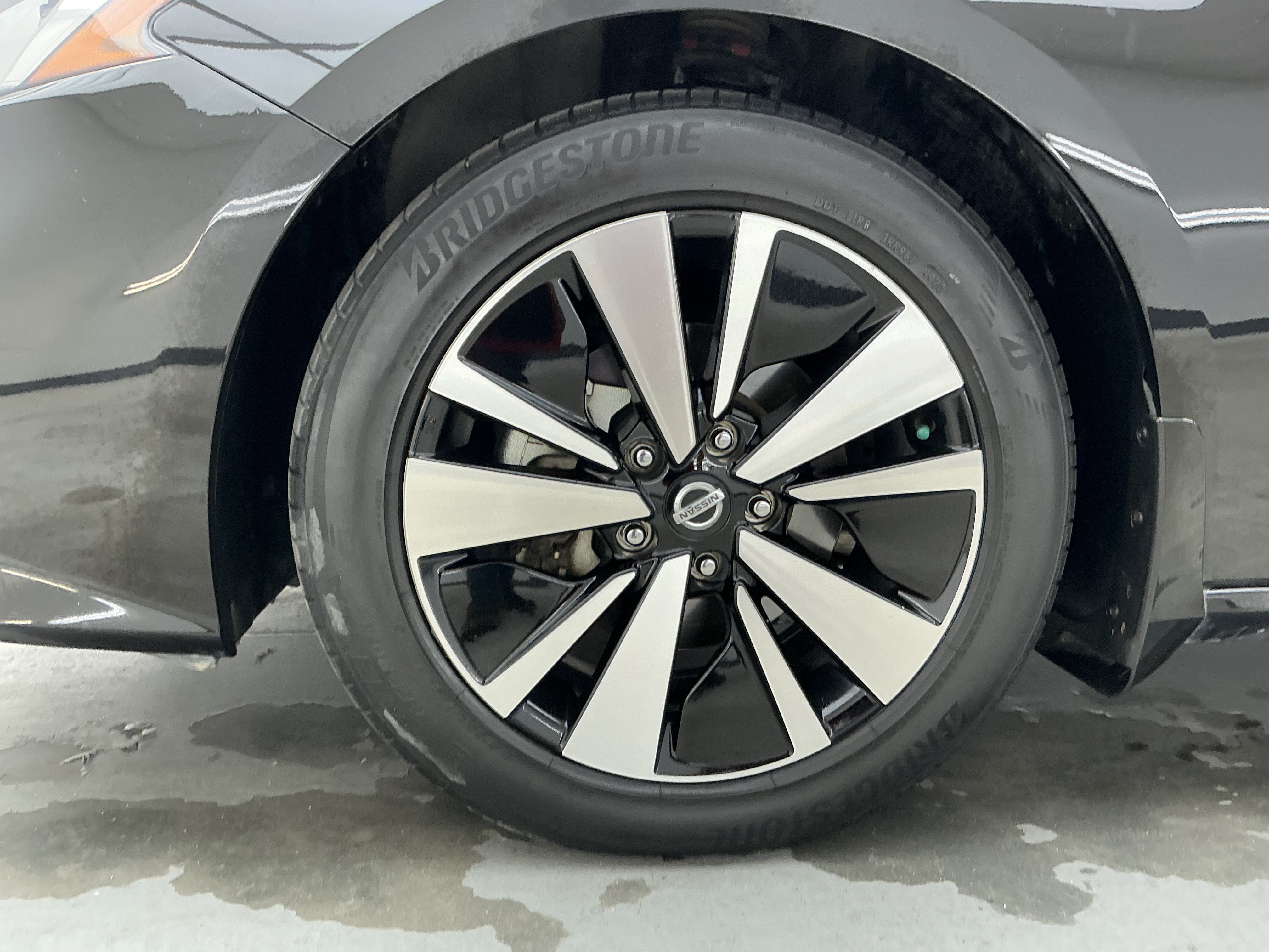 Used 2019 Super Black Nissan 2.5 SL image 18