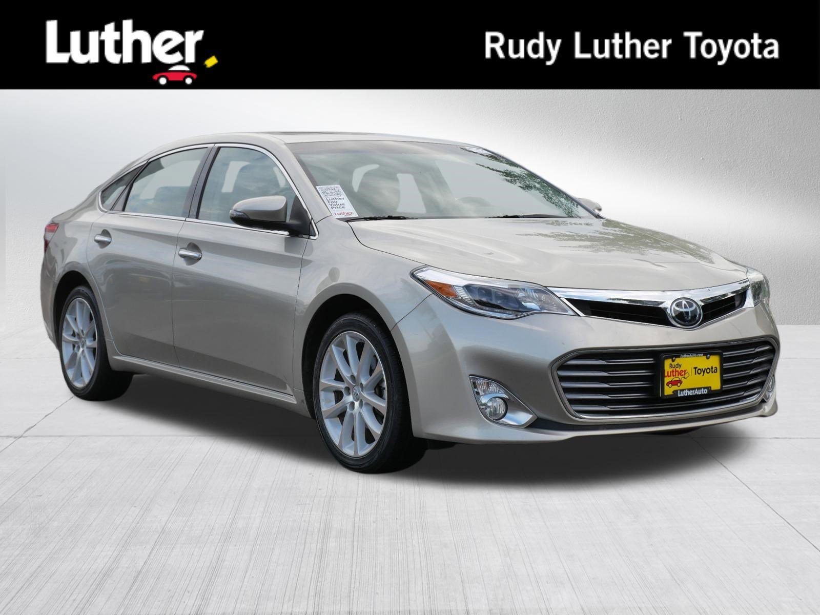 2015 Toyota Avalon Limited's photo