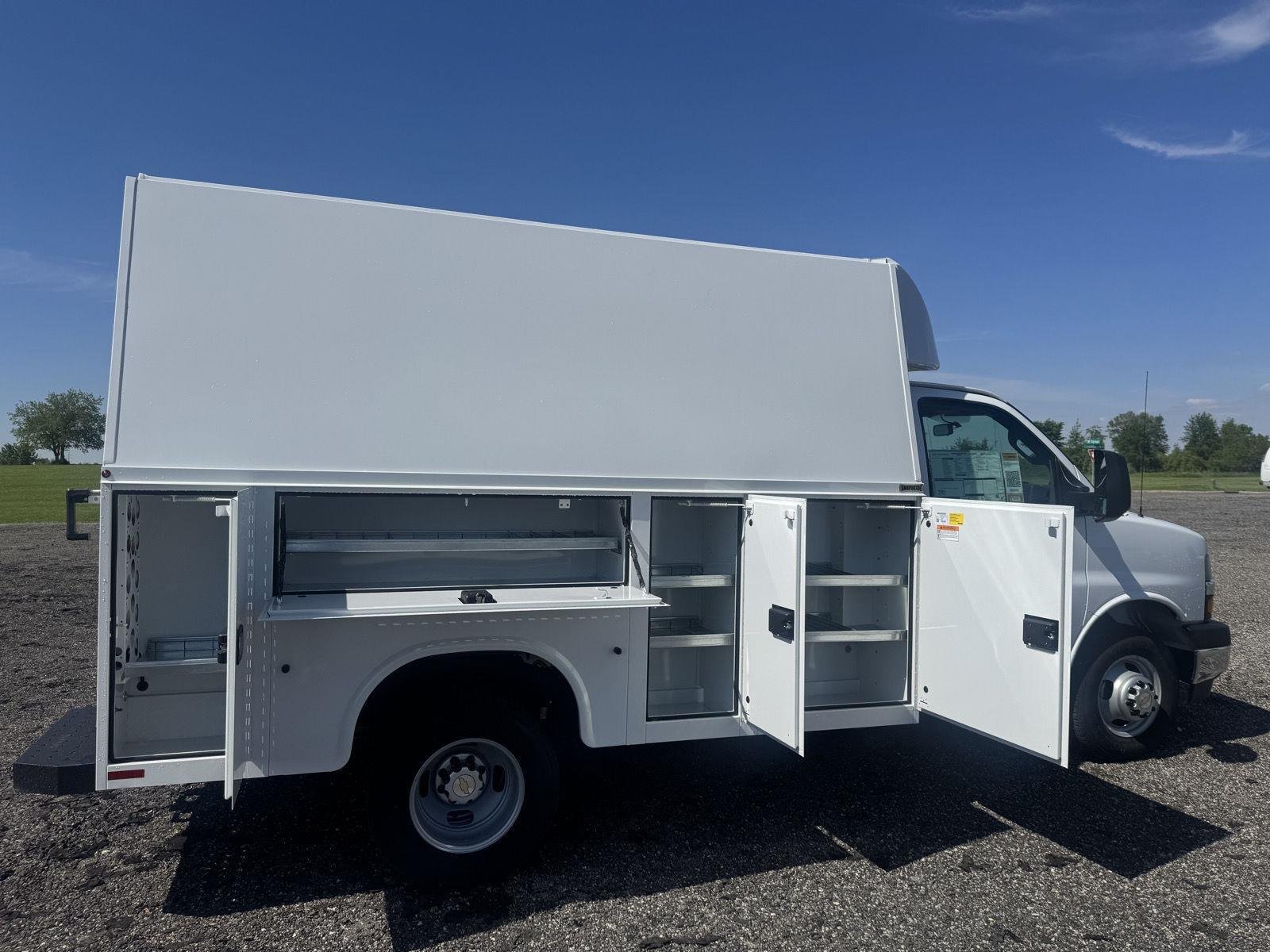 New 2026 Summit White Chevrolet 1WT image 8