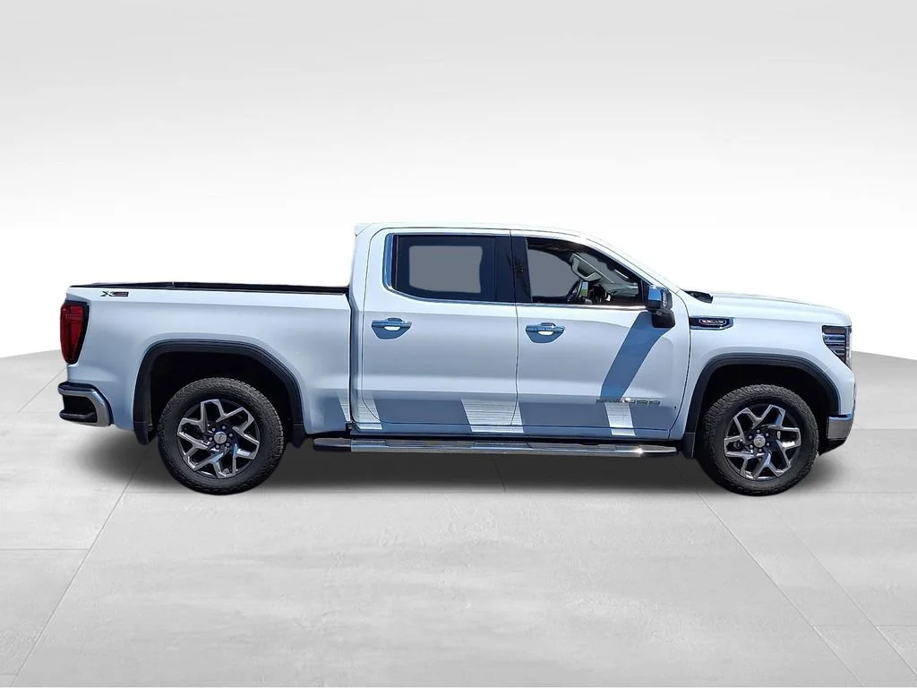 Used 2026 Glacier White Tricoat GMC SLT image 7