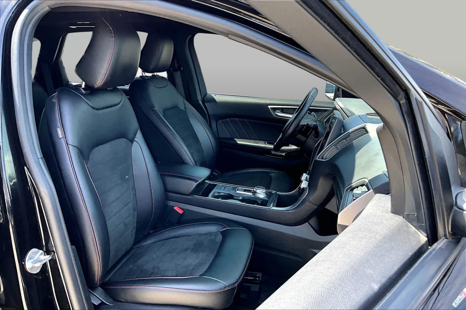 Used 2022 Agate Black Metallic Ford ST-Line image 9