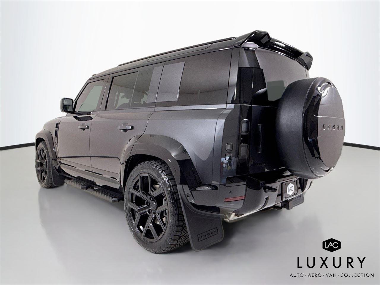 Used 2026 Carpathian Grey Premium Metallic Land Rover X-Dynamic SE | Urban Widetrack Build image 8