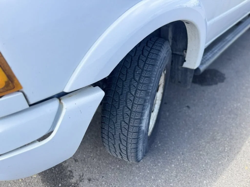 Used 2001 White Ford  image 45