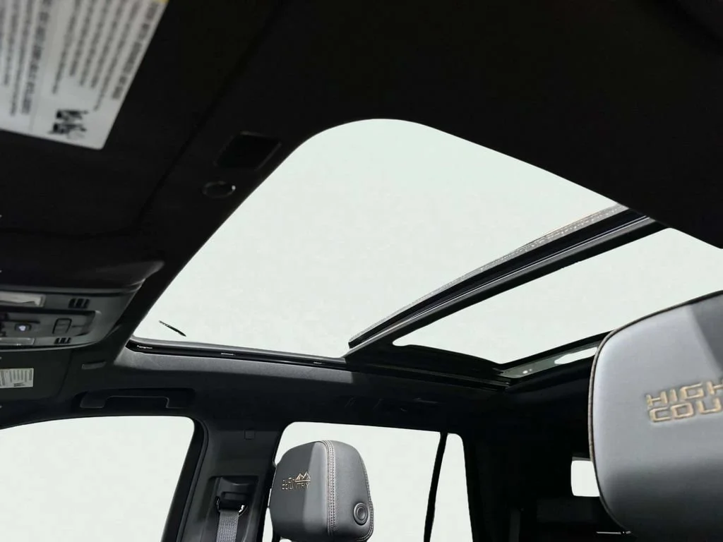 Used 2024 Summit White Chevrolet High Country image 22