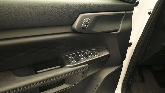 New 2026 Oxford White Ford XLT image 13