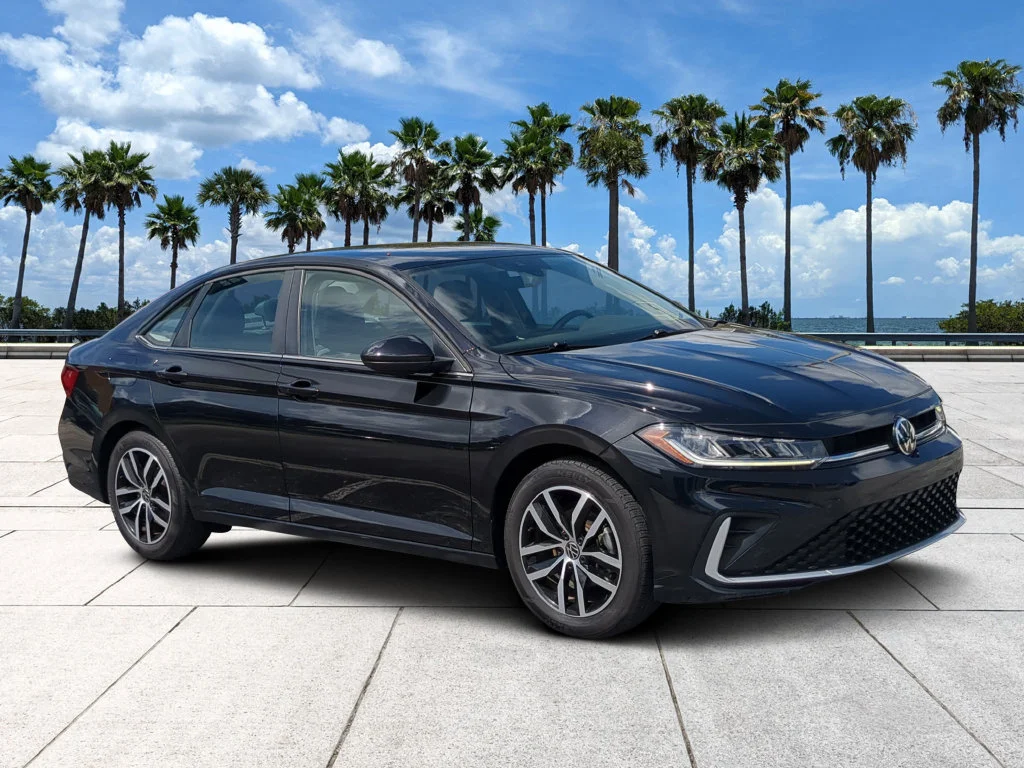Used 2025  Volkswagen 1.5T SE image 3