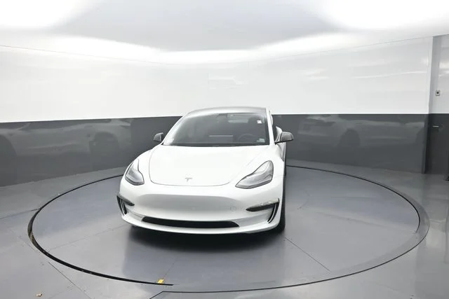 Used 2022  Tesla Long Range image 29