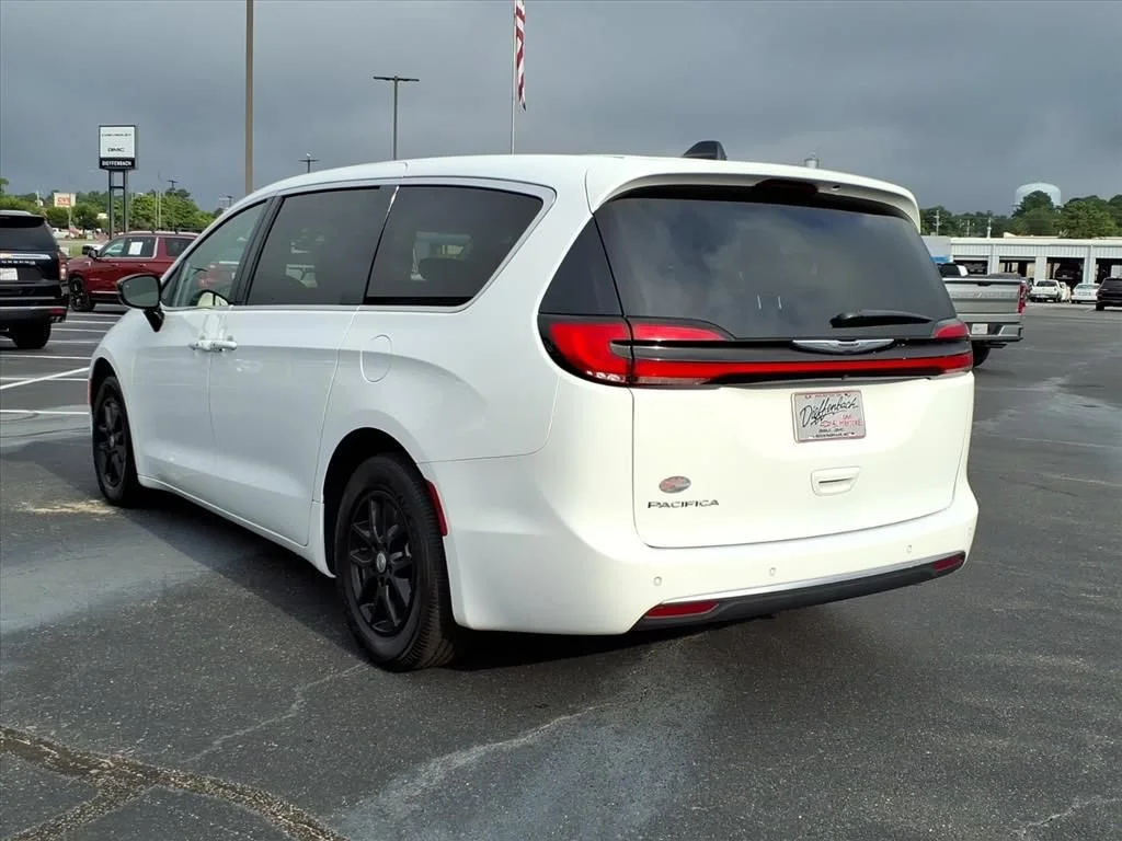 Used 2024 White Chrysler Touring L image 17