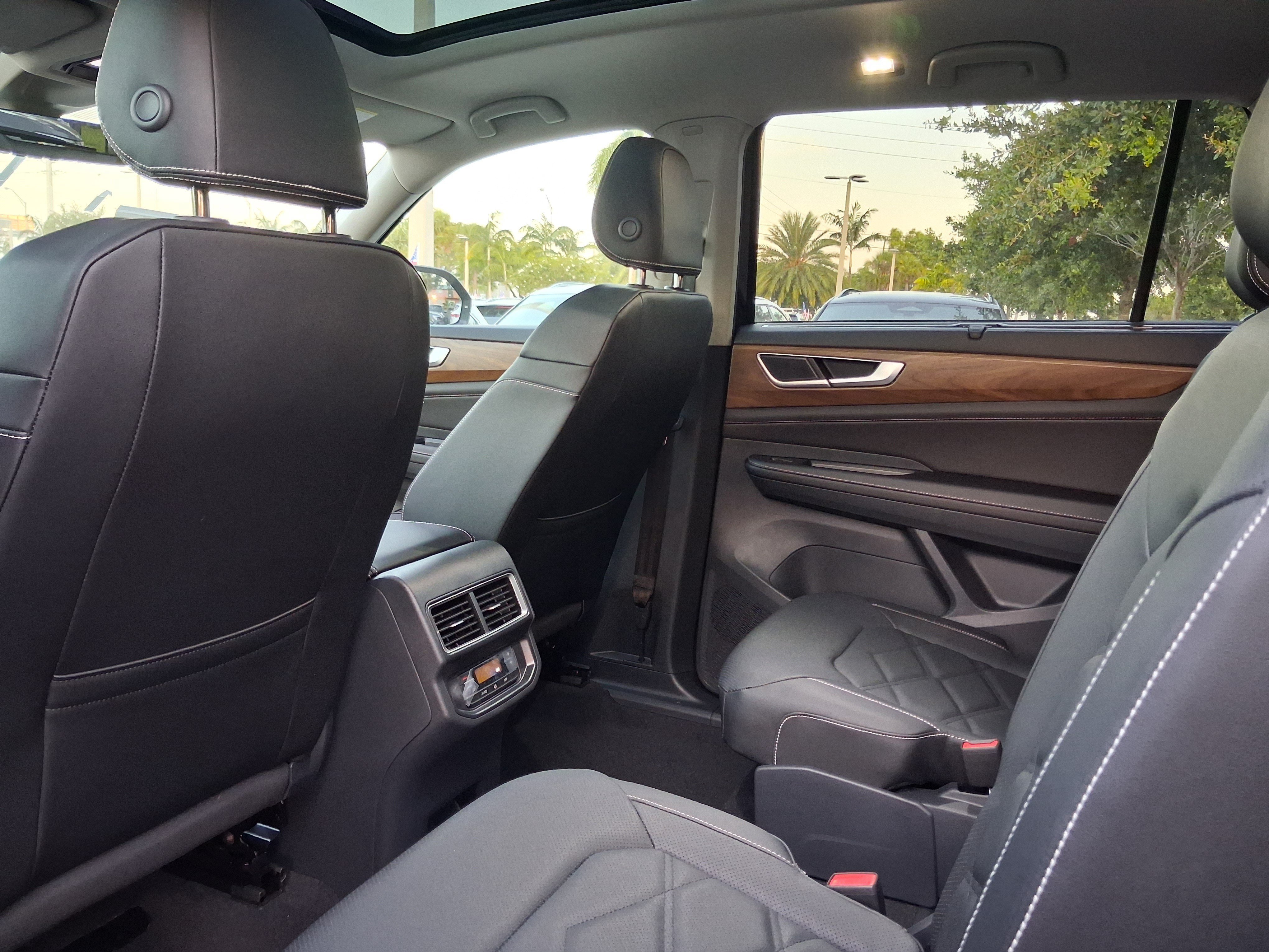 New 2026 Black Volkswagen 2.0T SE w/Technology image 5