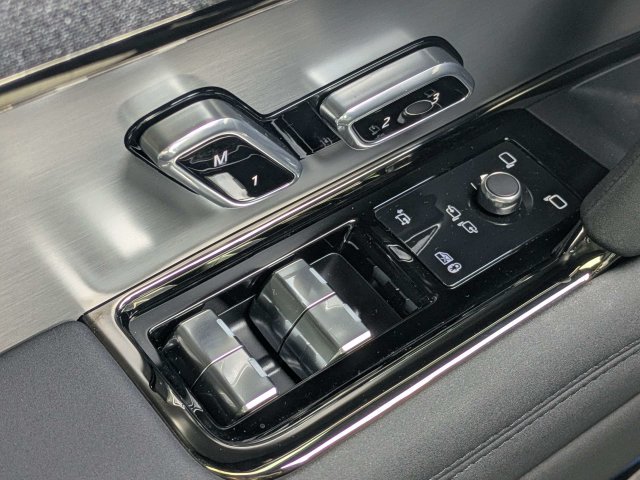 Used 2024 Gray Land Rover Dynamic SE image 25