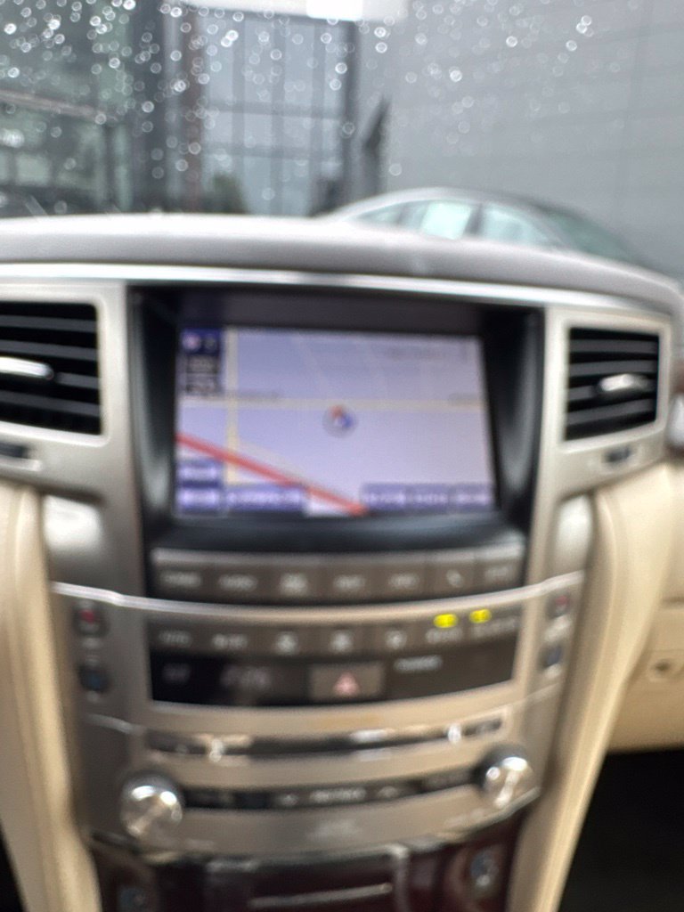 Used 2014  Lexus 570 image 6
