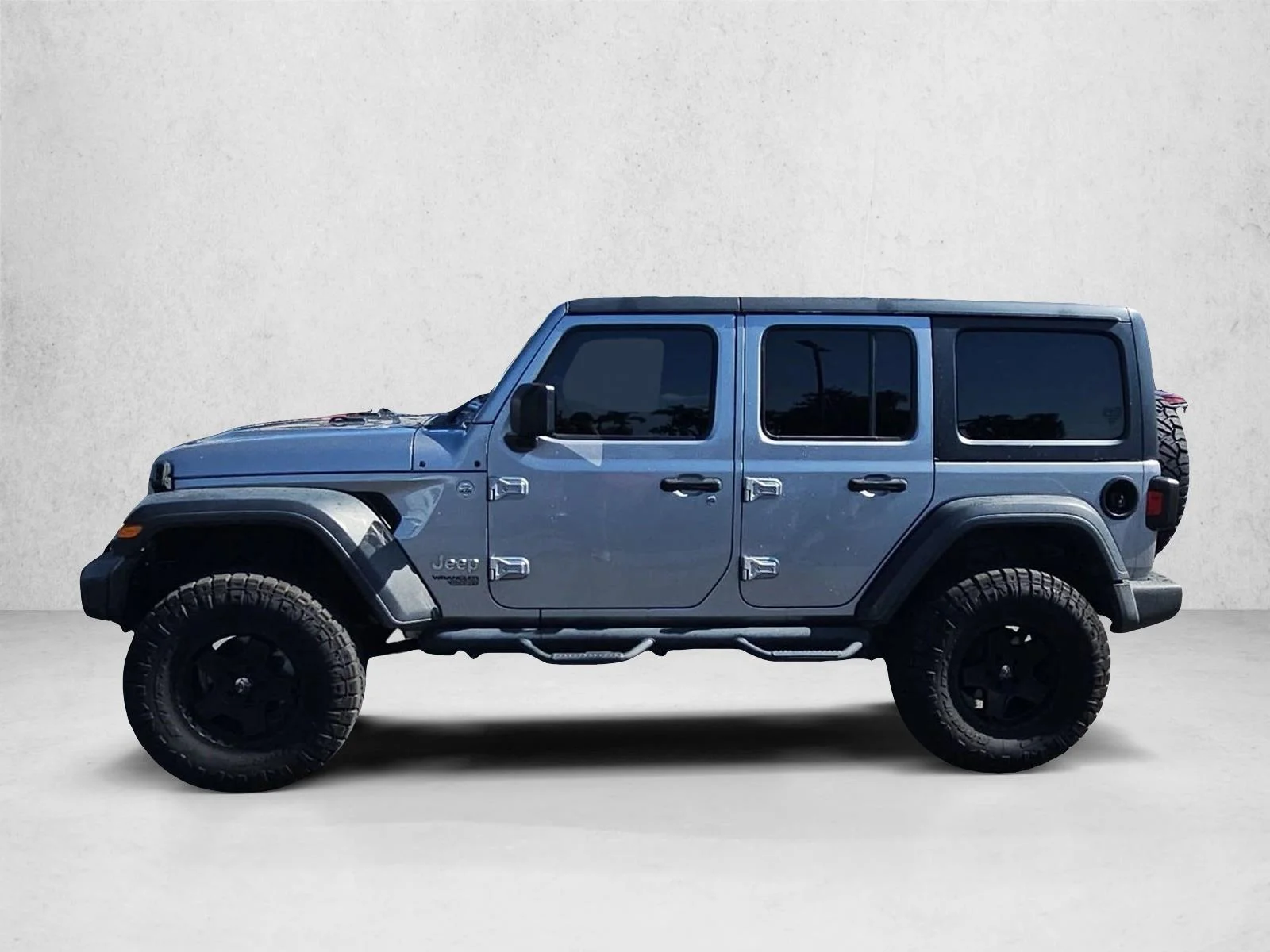Used 2020 Billet Silver Metallic Clearcoat Jeep Sport S image 8